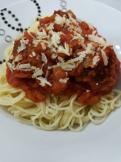 Una foto de Espaguetis con Tomate y Albóndigas