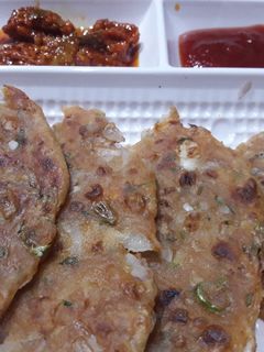 प्याज मिर्च का पराठा रेसिपी मुख्य फोटो