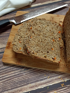 Una foto de Pan integral con calabaza y semillas de chía y lino