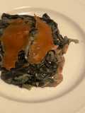 Fettuccine al nero di seppia cremose con salmone affumicato