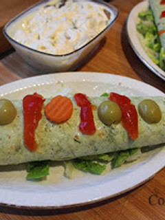 Una foto de Tortitas de espinacas con lomo y espárragos