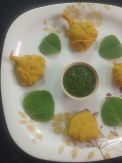 અજમાના પાન ના (પકોડા) ભજીયા રેસીપી મુખ્ય ફોટો