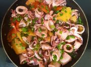 A picture of mực tươi xào dứa