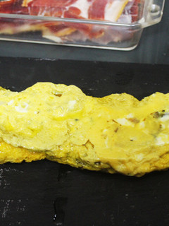 Una foto de Tortilla de patatas y espárragos al microondas