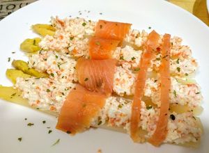 Foto principal de Espárragos rellenos de txaka