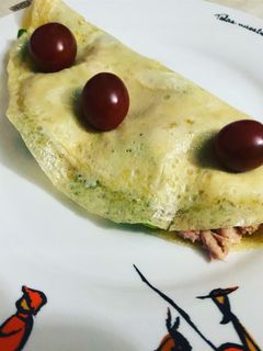Una foto de Tortilla de atún y canónigos