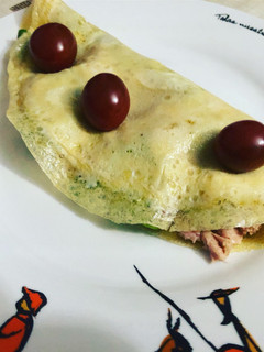 Una foto de Tortilla de atún y canónigos