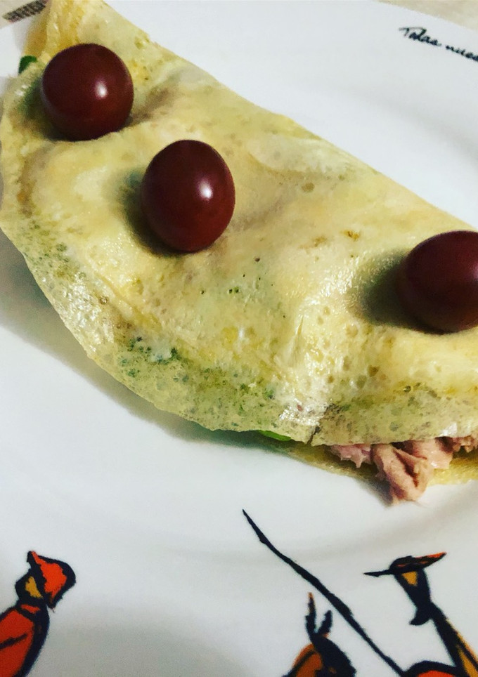 Una foto de Tortilla de atún y canónigos