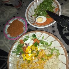 A picture of Taliya da mai da yaji da salad.