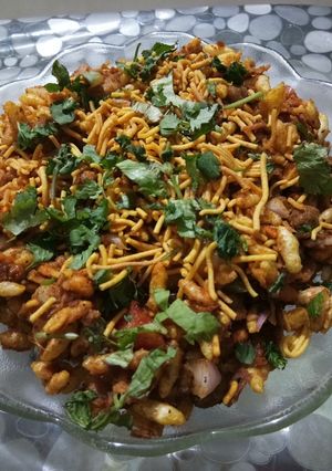 ચટપટી ભેળ (Chatpati Bhel Recipe In Gujarati) રેસીપી મુખ્ય ફોટો