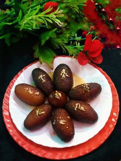 गुलाब जामुन(gulab jamun recipe in hindi) रेसिपी मुख्य फोटो