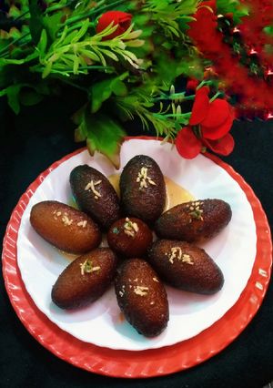 गुलाब जामुन(gulab jamun recipe in hindi) रेसिपी मुख्य फोटो
