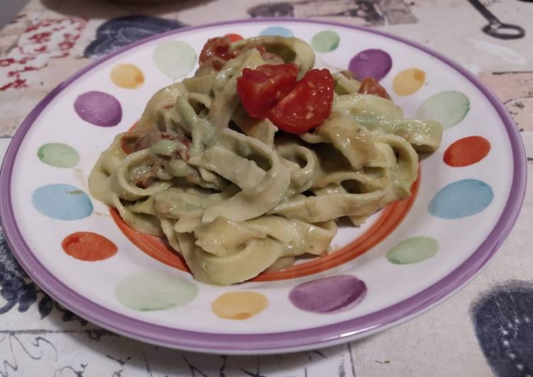 Recipe of Favorite Tagliatelle con crema di broccoli, mandorle e pomodorini saltati