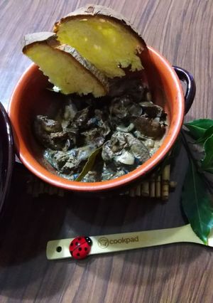 Foto di Fegatini di pollo cotti in pentola di terracotta