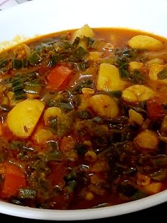 हरे प्याज़ और आलू की सब्ज़ी (Hare pyaz aur aloo ki sabzi recipe in Hindi) रेसिपी मुख्य फोटो