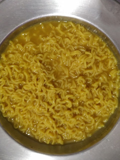 मैगी (maggi recipe in hindi) रेसिपी मुख्य फोटो