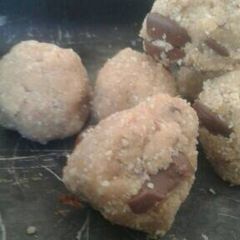 A picture of Peanut-Butter Cookie bliss balls.