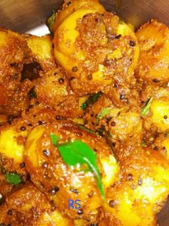 अचारी आलू (Achari aloo recipe in hindi) रेसिपी मुख्य फोटो