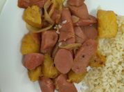 Una foto de penne con salchicha