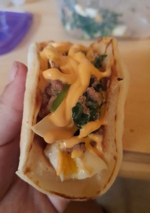 Una foto de Tacos de espinaca y atún