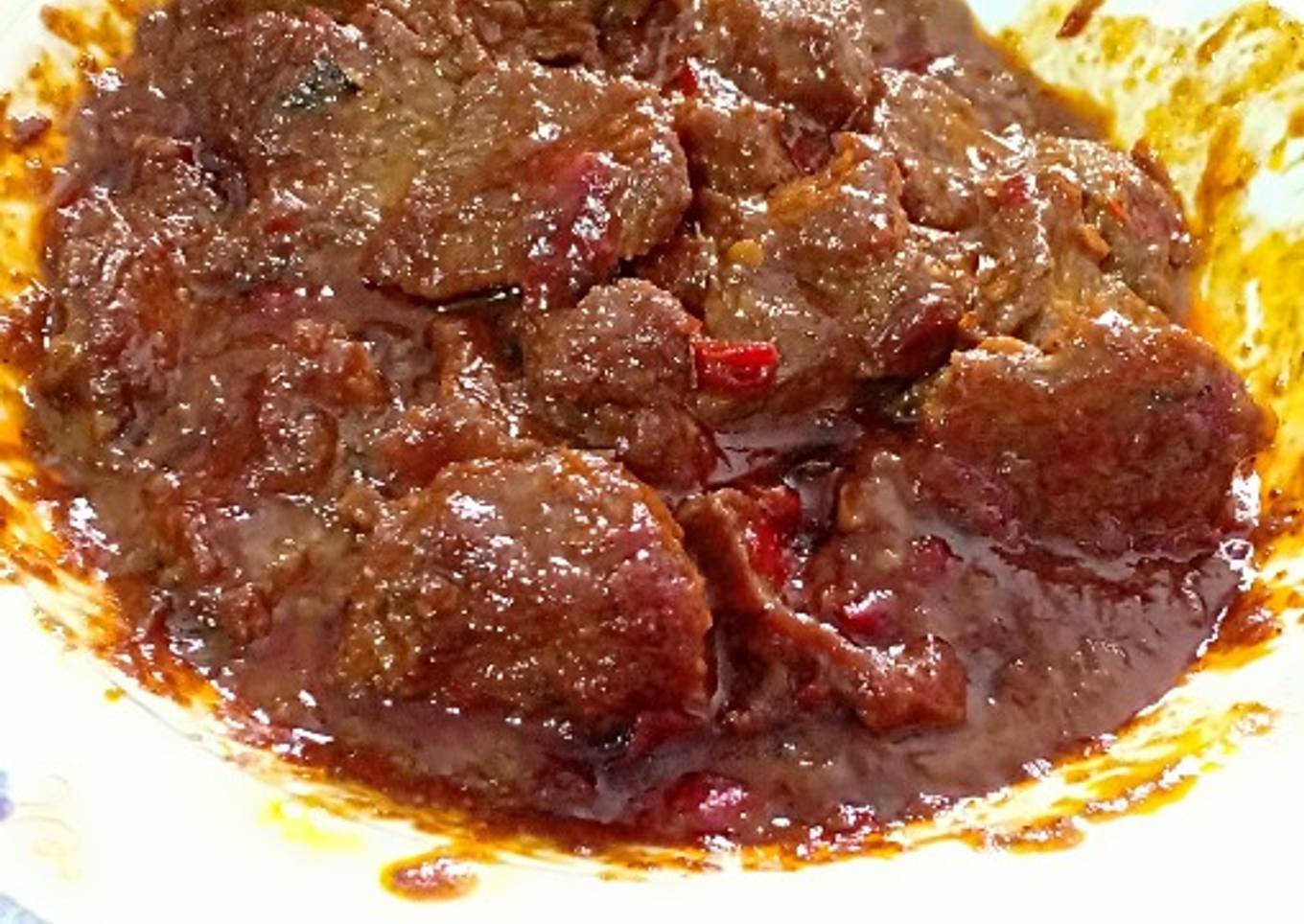 Lapis daging sapi pedas rasa rendang