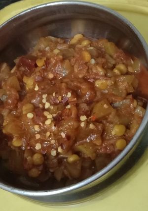 A picture of Dry lauki chana dal.