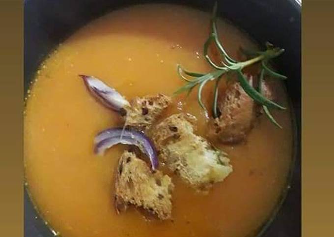 Ricetta di Perfetto Vellutata di zucca con crostini di pane e cipolla 😎