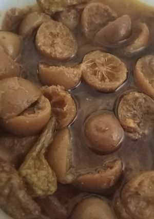 A picture of Homemade Lemon pickle.