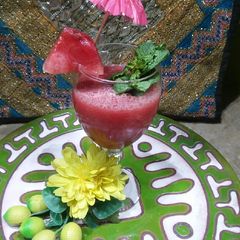 A picture of Water melon colada 🍉🍋🍸☉ #drinkcontest.