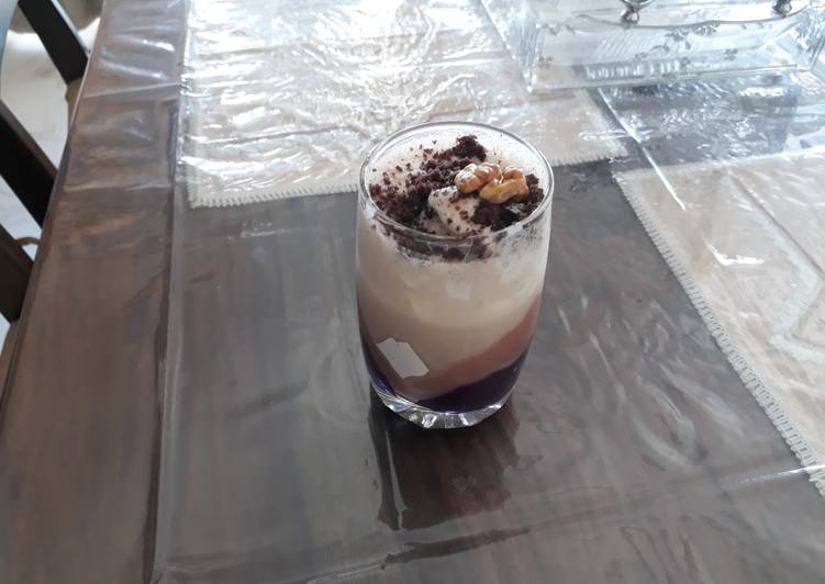 Cocoa walnut shake with ice cream