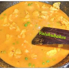 A picture of Cauliflower and Peas Subzi (Maharashtrian style).