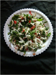 पालक, पत्ता गोभी, टमाटर की सलाद (Palak, pattagobhi, tamatar ki salad recipe in hindi) रेसिपी मुख्य फोटो