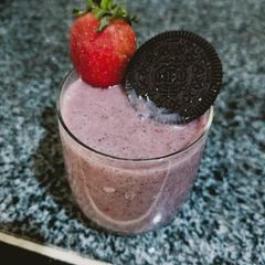 A picture of 🍓 Oreo strawberry shake 🍓.