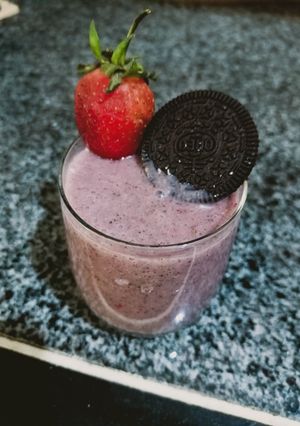 A picture of 🍓 Oreo strawberry shake 🍓.