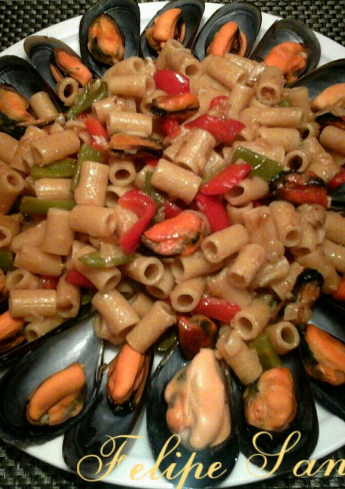 Una foto de Macarrones integrales con mejillones