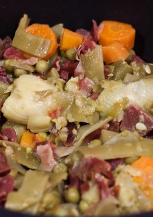Foto principal de Menestra de verduras con huevos escalfados