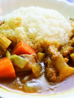 手工肉羹燉咖哩 燉鍋料理 的食譜成品照片