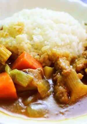 手工肉羹燉咖哩 燉鍋料理 的食譜成品照片