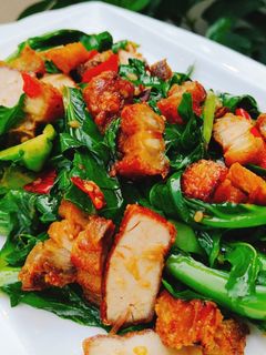 รูปของ แขนงหมูกรอบแบบบ้านๆ