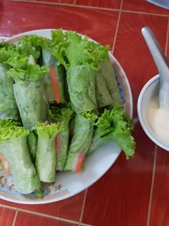 รูปของ สลัดม้วนอกไก่ย่าง