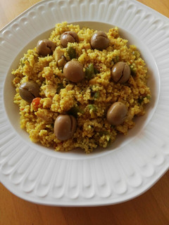Una foto de Couscous con pollo