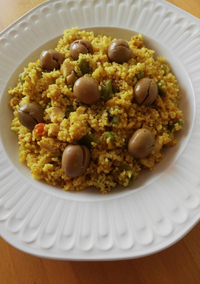 Una foto de Couscous con pollo
