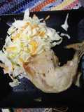 Pollo al horno sin piel con ensalada de repollo y zanahoria