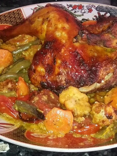 صورة لوصفة دجاج بالخضر في الفرن