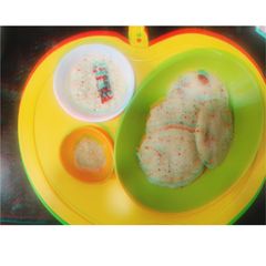 A picture of Kanjivaram idli and Chutney.