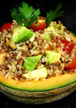 Foto principal de Ensalada de quinoa integral y arroz con melón - veggie