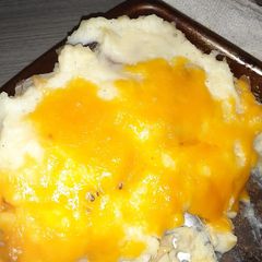 A picture of Cheese Mashed potatoes Meat Pie.