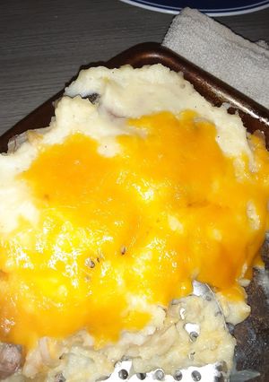 A picture of Cheese Mashed potatoes Meat Pie.