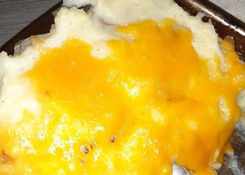 How to Prepare Yummy Cheese Mashed potatoes Meat Pie