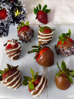 चॉकलेट स्ट्रॉबेरी (Chocolate Strawberry recipe in Hindi) रेसिपी मुख्य फोटो